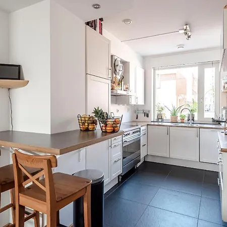 Familyhome Near The Ocean מלון 4*