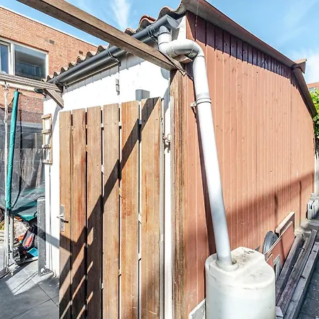 Familyhome Near The Ocean מלון