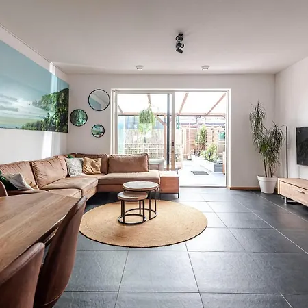 Familyhome Near The Ocean מלון